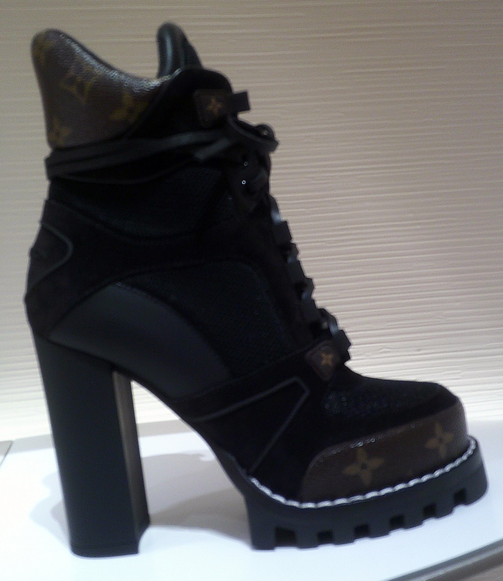 Louis Vuitton Shoes boots(Black)
